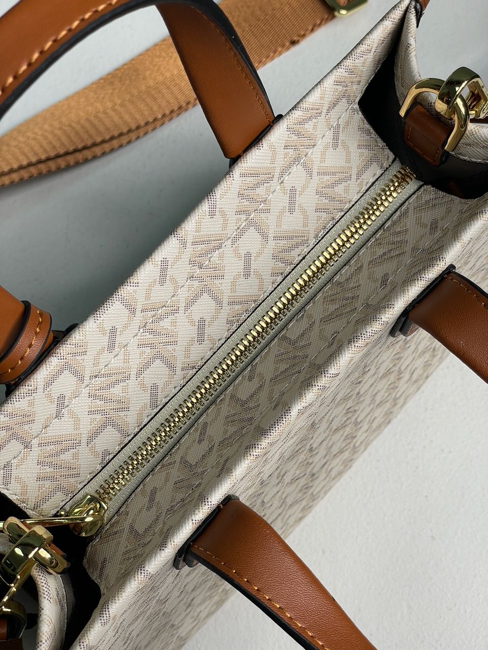 Michael Kors GIGI LG Grab Tote Ivory - 19