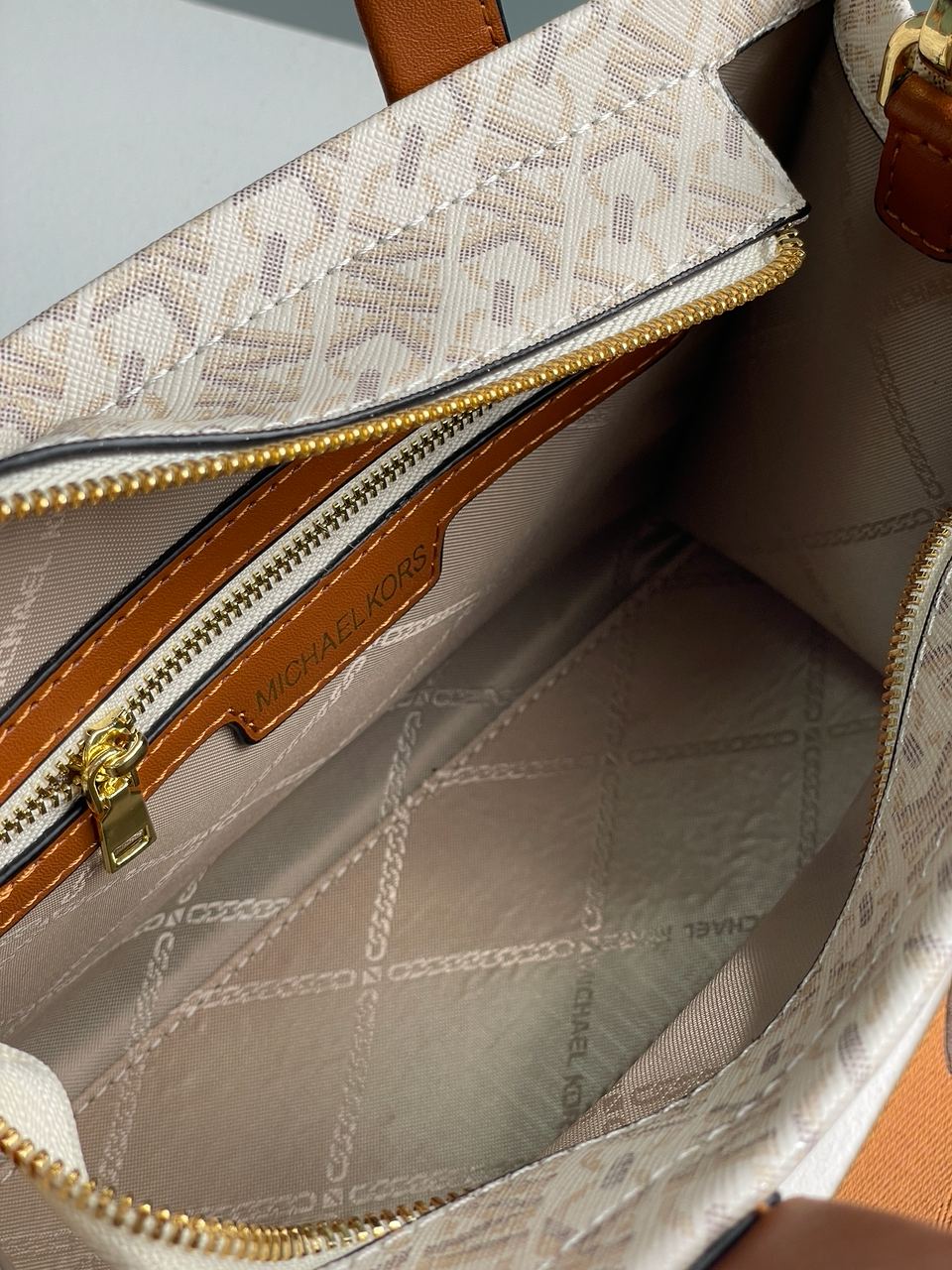 Michael Kors GIGI LG Grab Tote Ivory - 25