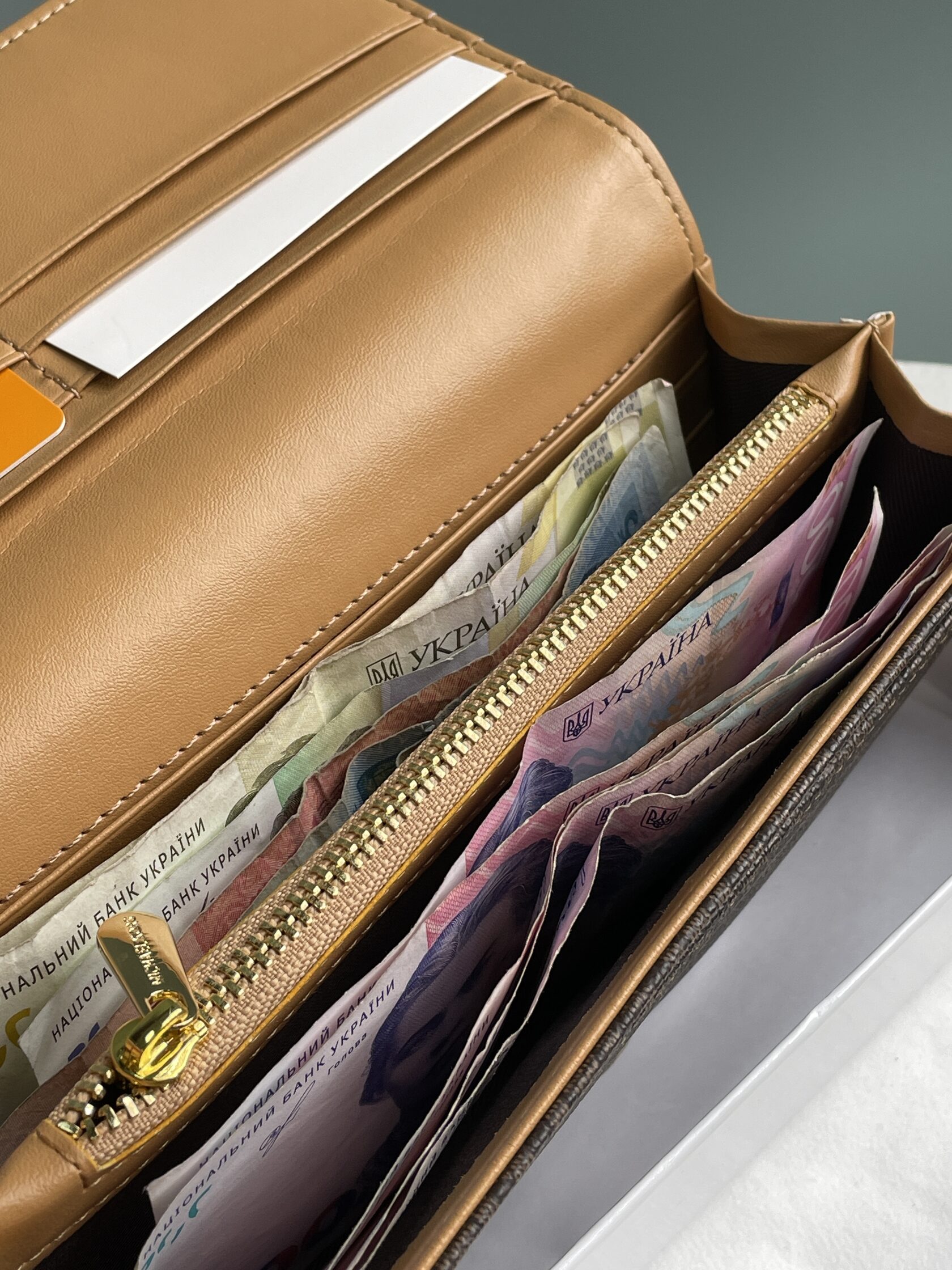 Michael Kors Jet Set travel Wallet Brown Logo - 17