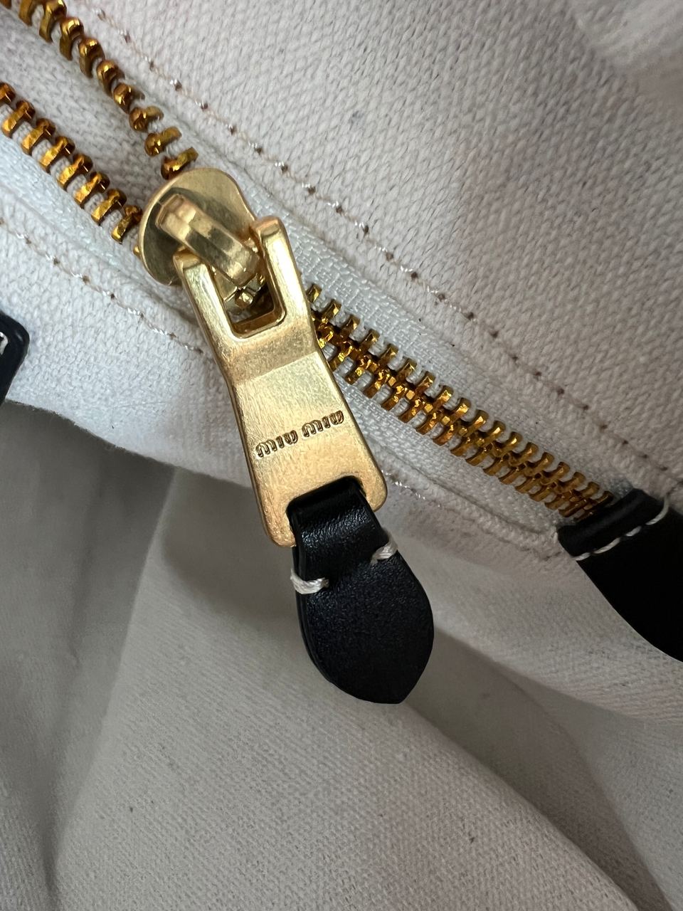 Miu Miu Ivy Leather Bag Black - 10