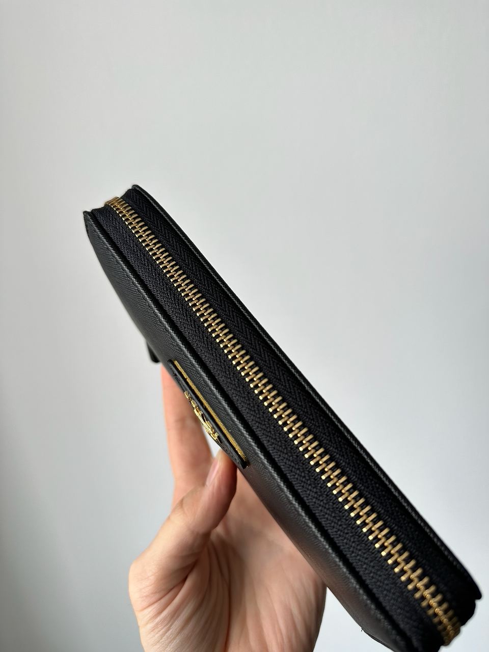 Prada Leather Round Zippy Long Wallet Nero Black - 9