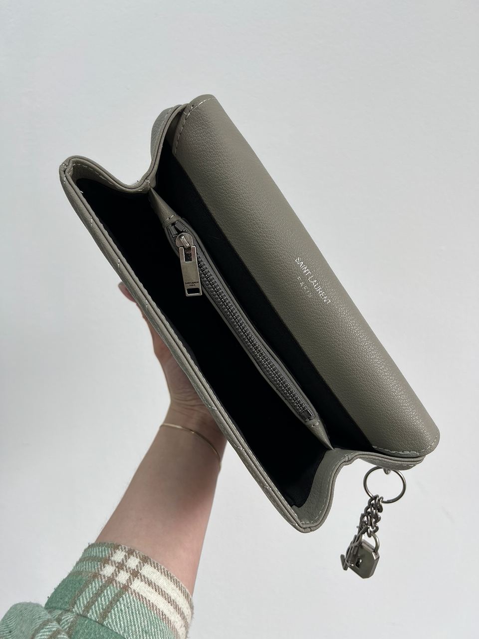 Saint Laurent College Medium in Quilted Leather Grey - 10