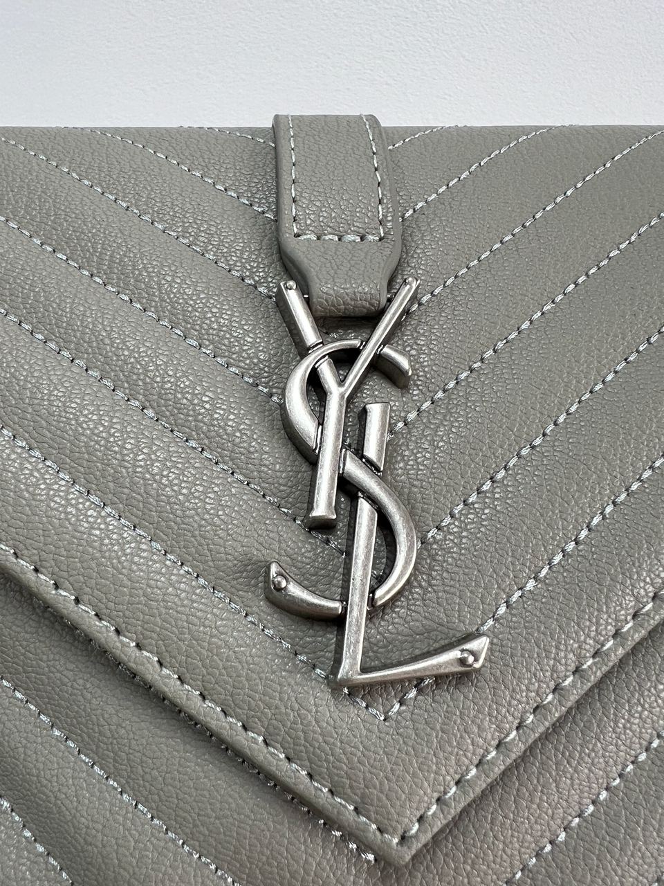 Saint Laurent College Medium in Quilted Leather Grey - 4