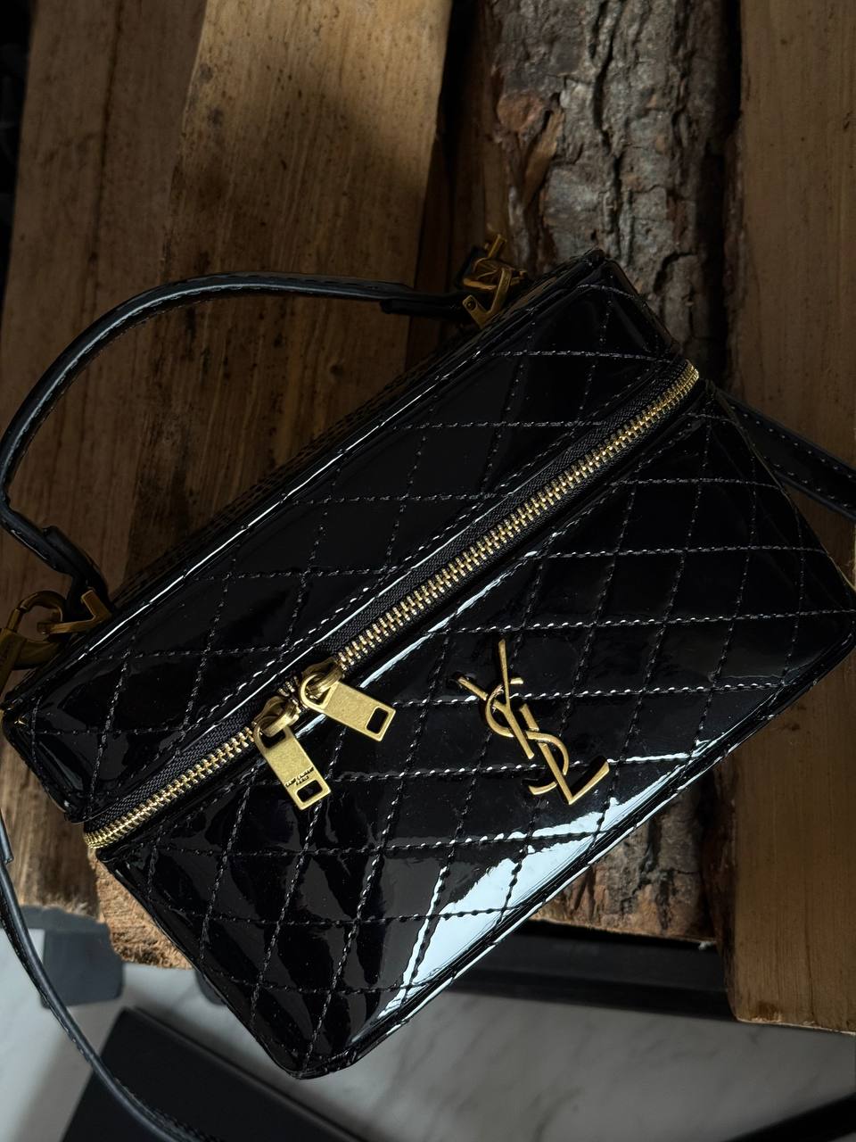 Saint Laurent Gaby Vanity Lacquered Leather Shoulder Bag Black - 3