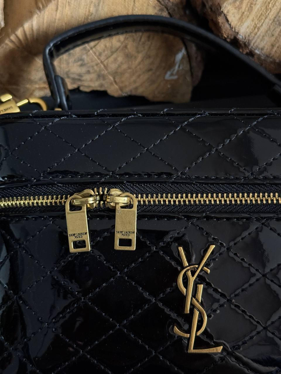 Saint Laurent Gaby Vanity Lacquered Leather Shoulder Bag Black - 6