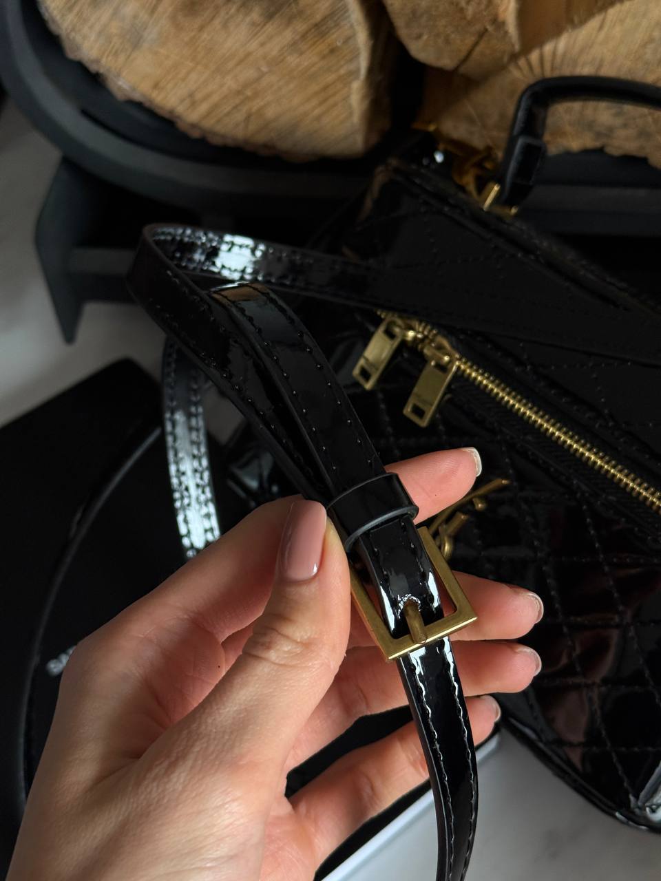 Saint Laurent Gaby Vanity Lacquered Leather Shoulder Bag Black - 8