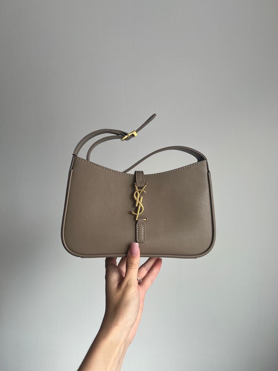 Saint Laurent Hobo Le 5 A 7 Leather Shoulder Bag in Beige/Gold - 2