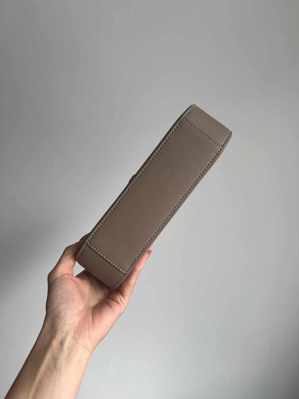 Saint Laurent Hobo Le 5 A 7 Leather Shoulder Bag in Beige/Gold - 8