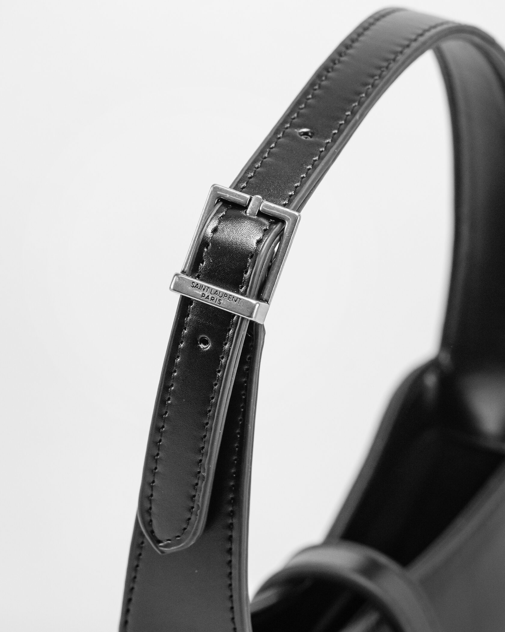 Saint Laurent Hobo Le 5 A 7 Leather Shoulder Bag in Black/Silver - 10