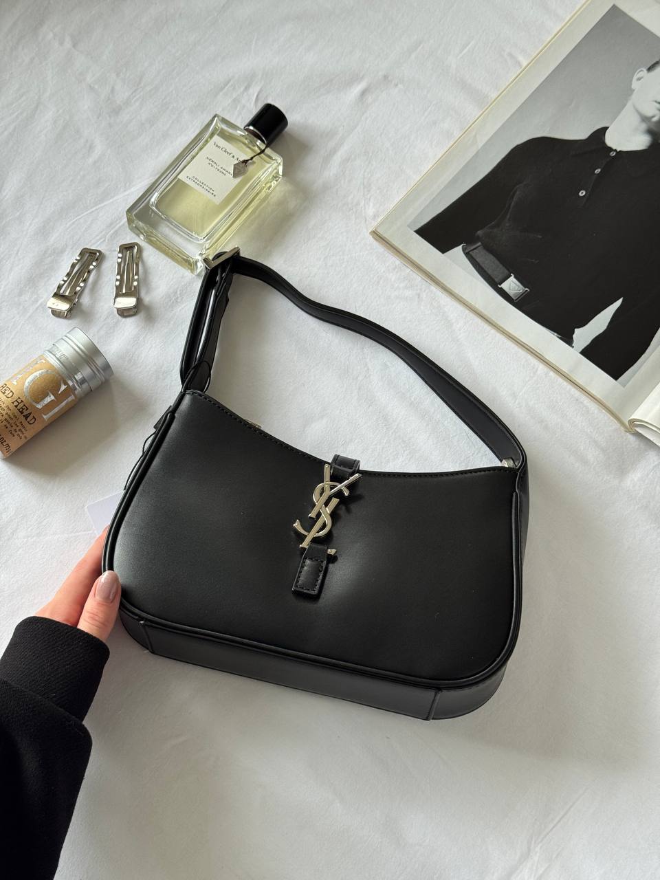 Saint Laurent Hobo Le 5 A 7 Leather Shoulder Bag in Black/Silver - 3