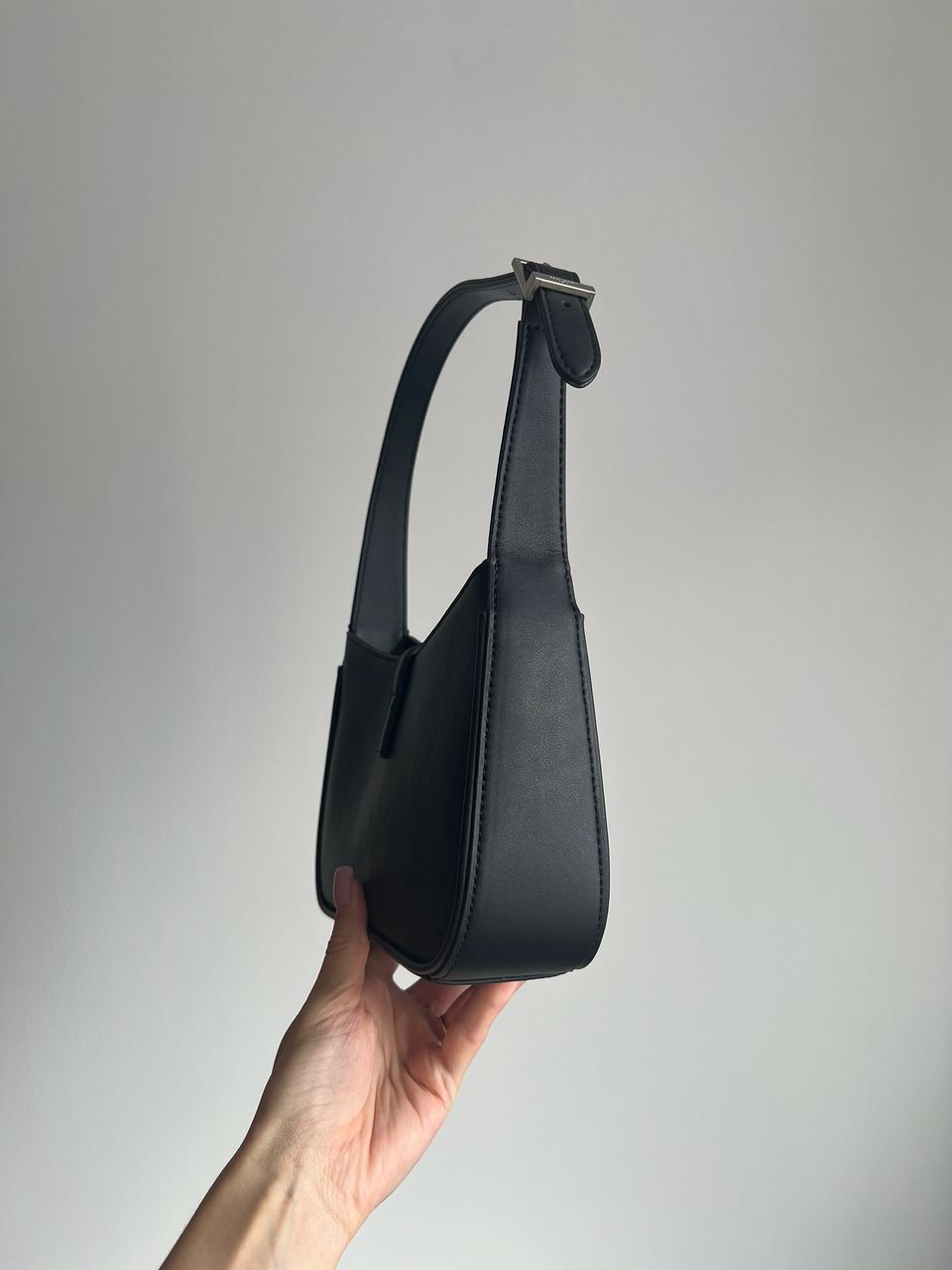 Saint Laurent Hobo Le 5 A 7 Leather Shoulder Bag in Black/Silver - 4