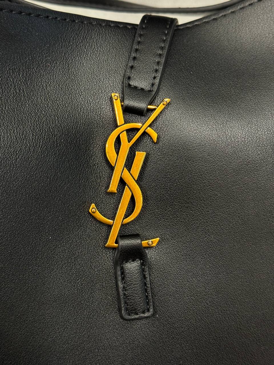 Saint Laurent Le 5 à 7 Hobo Bag In Black - 6