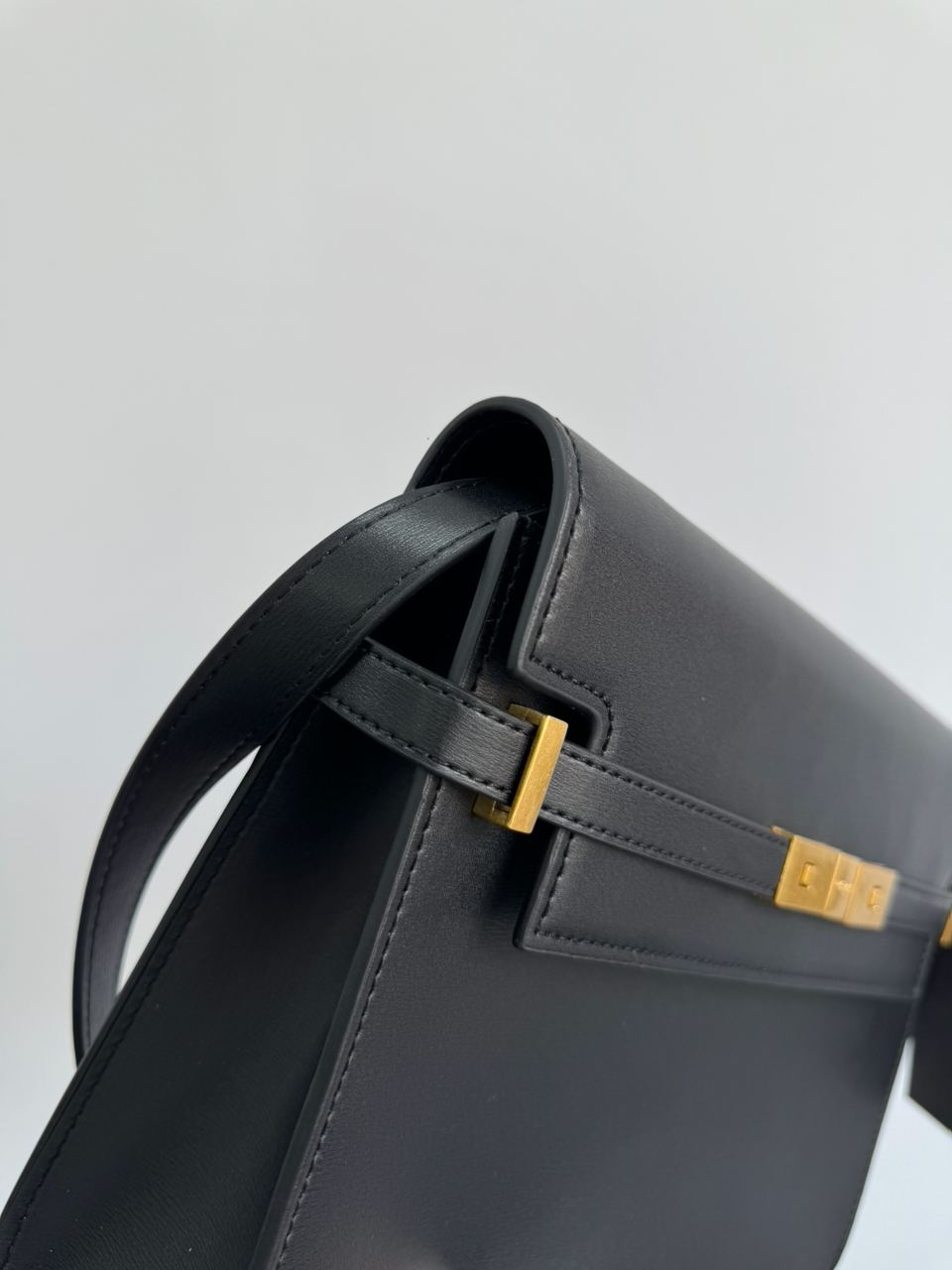 Saint Laurent Manhattan Large Leather Shoulder Bag Black - 21