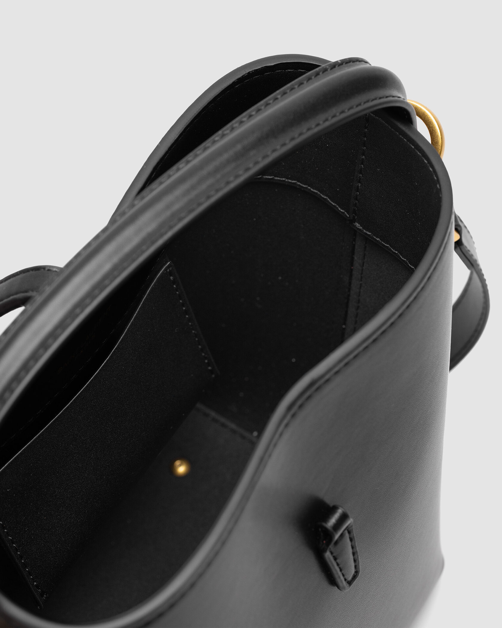 Saint Laurent Medium Le 37 Shiny Leather Bucket Bag Black - 11