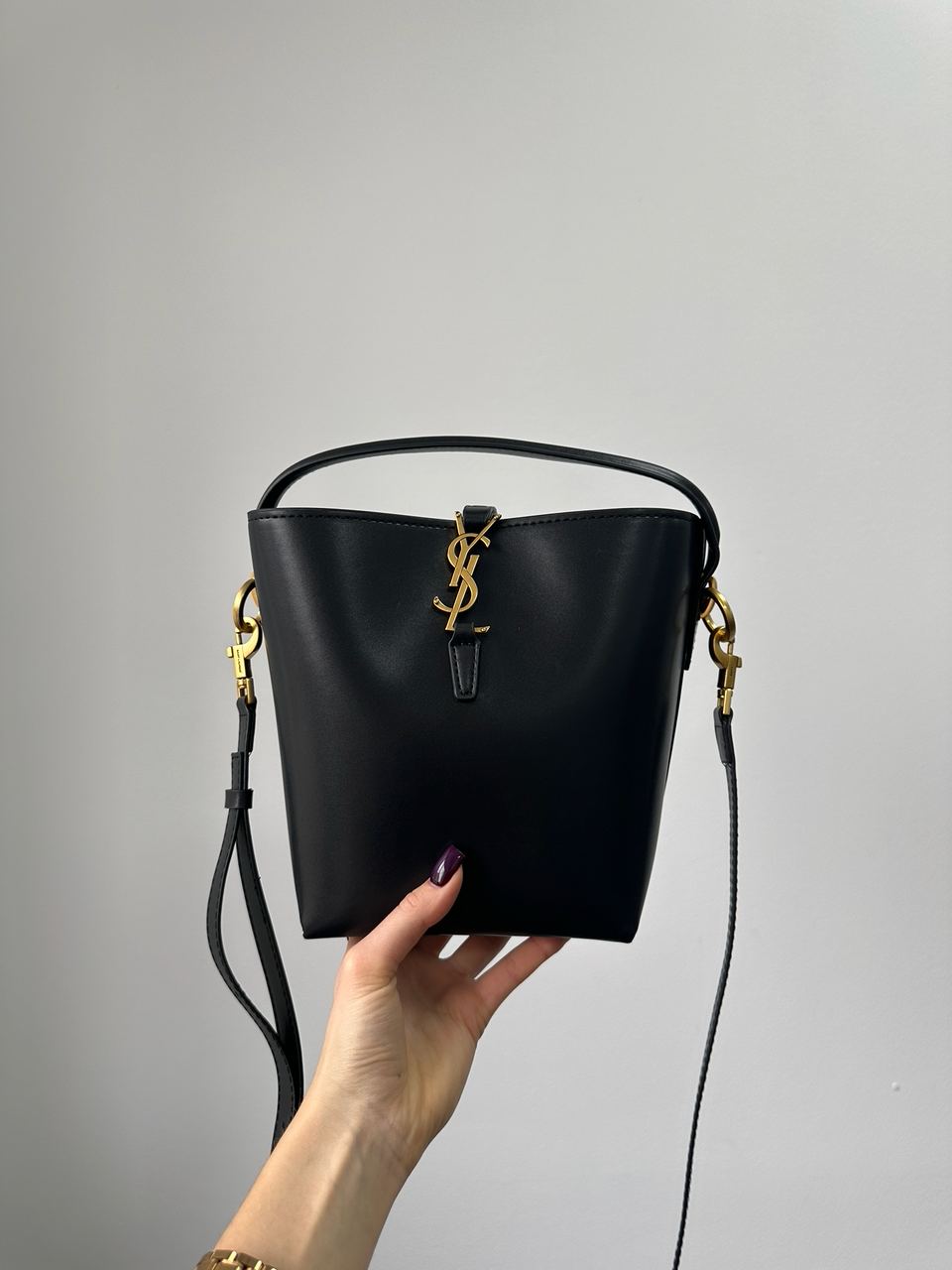 Saint Laurent Medium Le 37 Shiny Leather Bucket Bag Black - 4