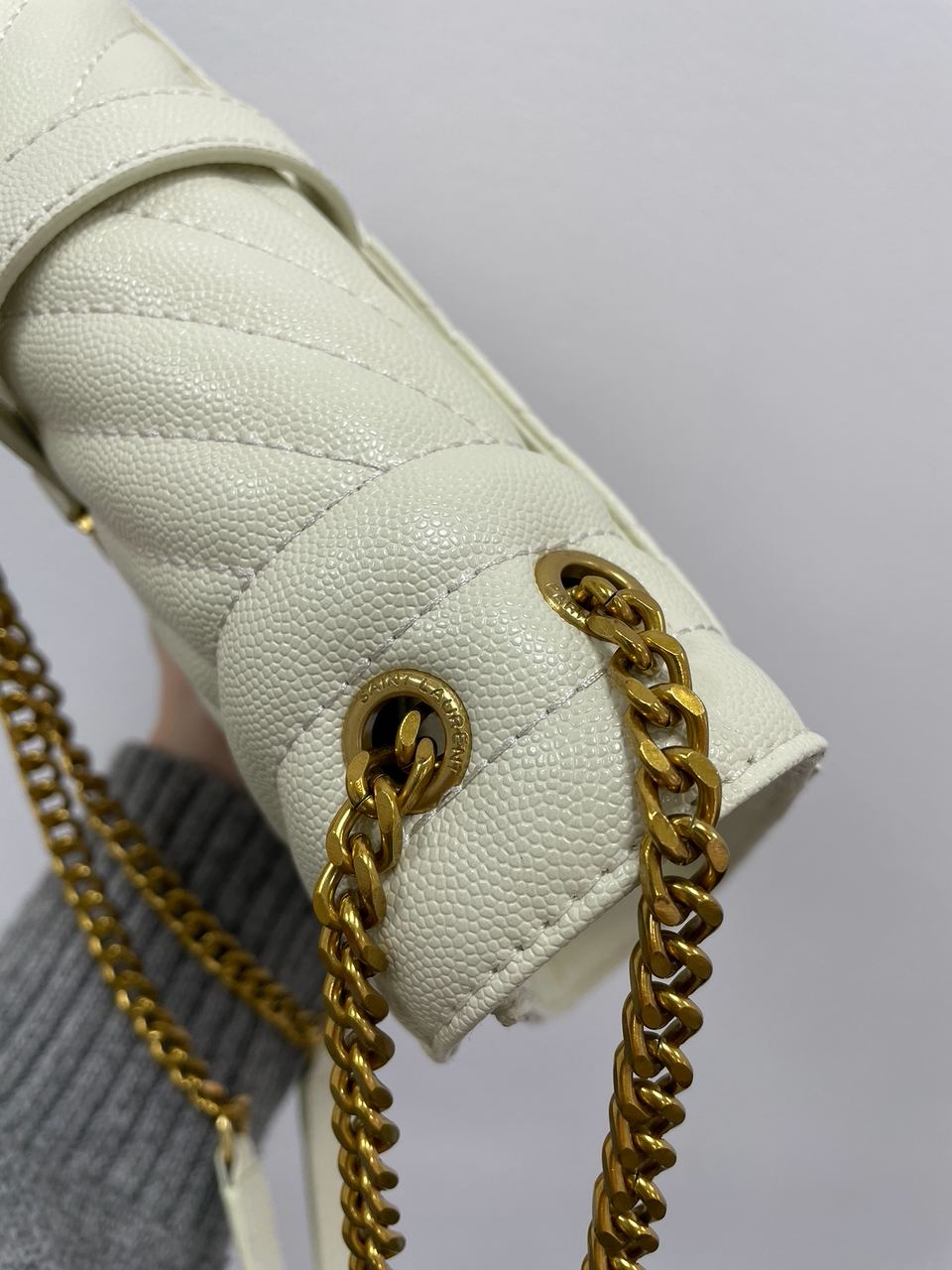 YSL Envelope Medium In Quilted Grain De Poudre Embossed Leather - 11