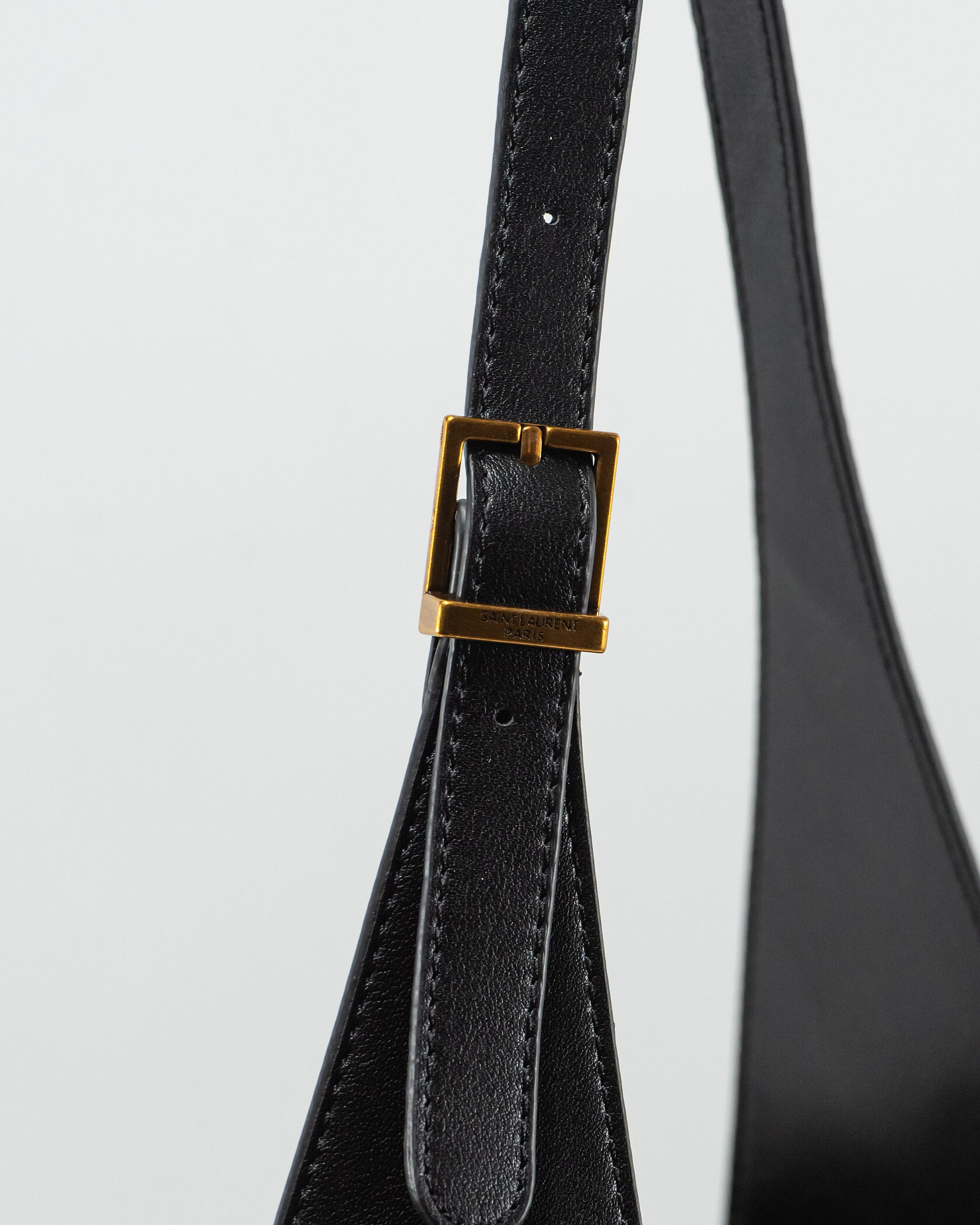 Yves Saint Lauren LE 5 À 7 supple large in grained leather - 9