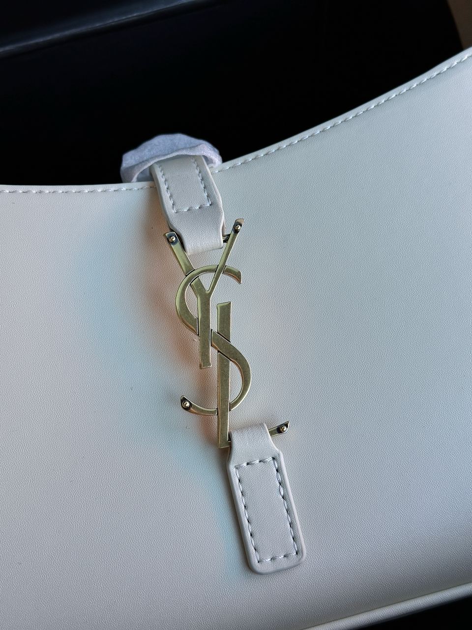 Yves Saint Laurent Hobo Le 5 a 7 Bag in Smooth Leather Cream - 4