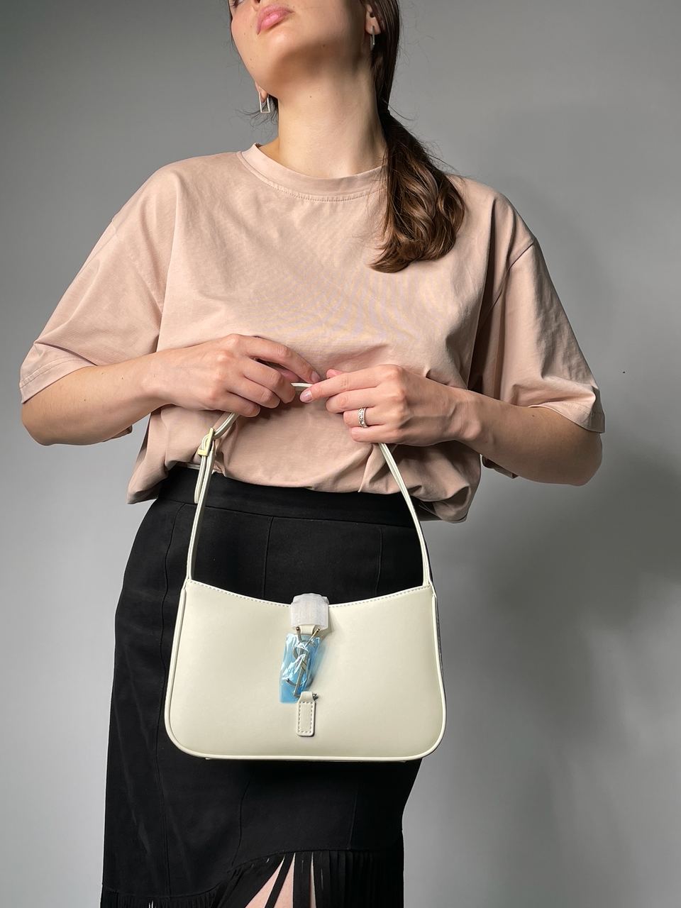 Yves Saint Laurent Hobo Le 5 a 7 Bag in Smooth Leather Cream - 6