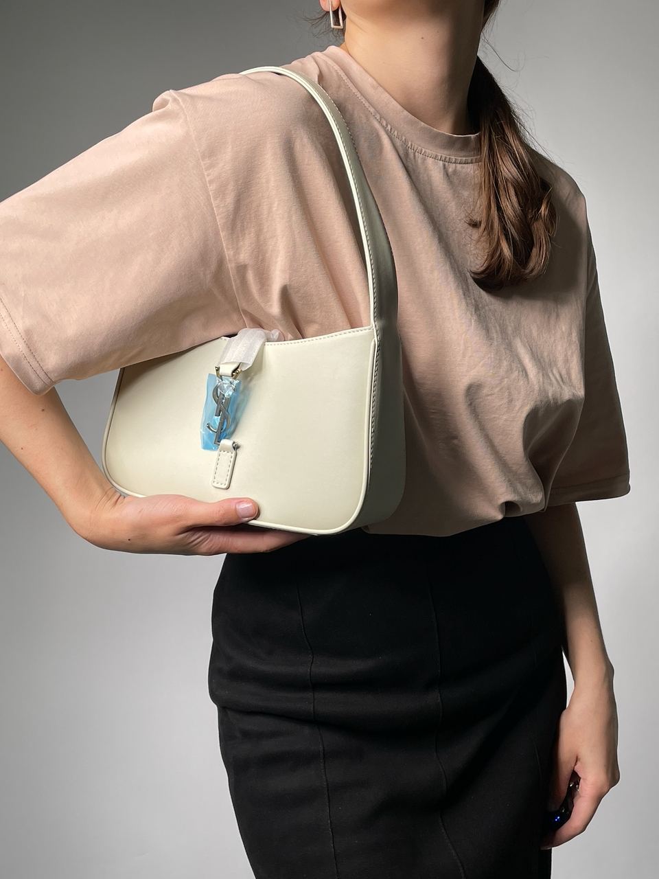 Yves Saint Laurent Hobo Le 5 a 7 Bag in Smooth Leather Cream - 7