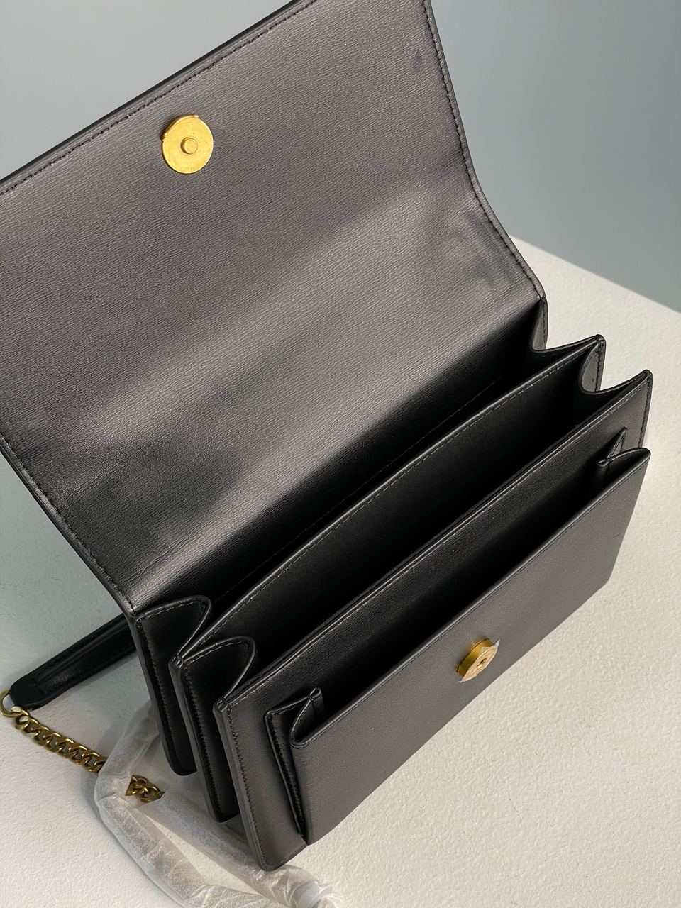 Yves Saint Laurent Medium Sunset in Smooth Leather Black/Gold - 31